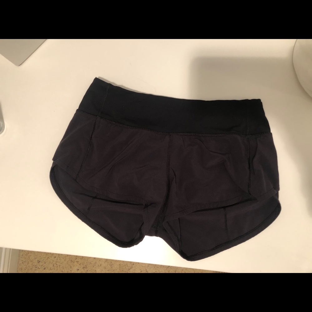 black lululemon speed up shorts 2.5”